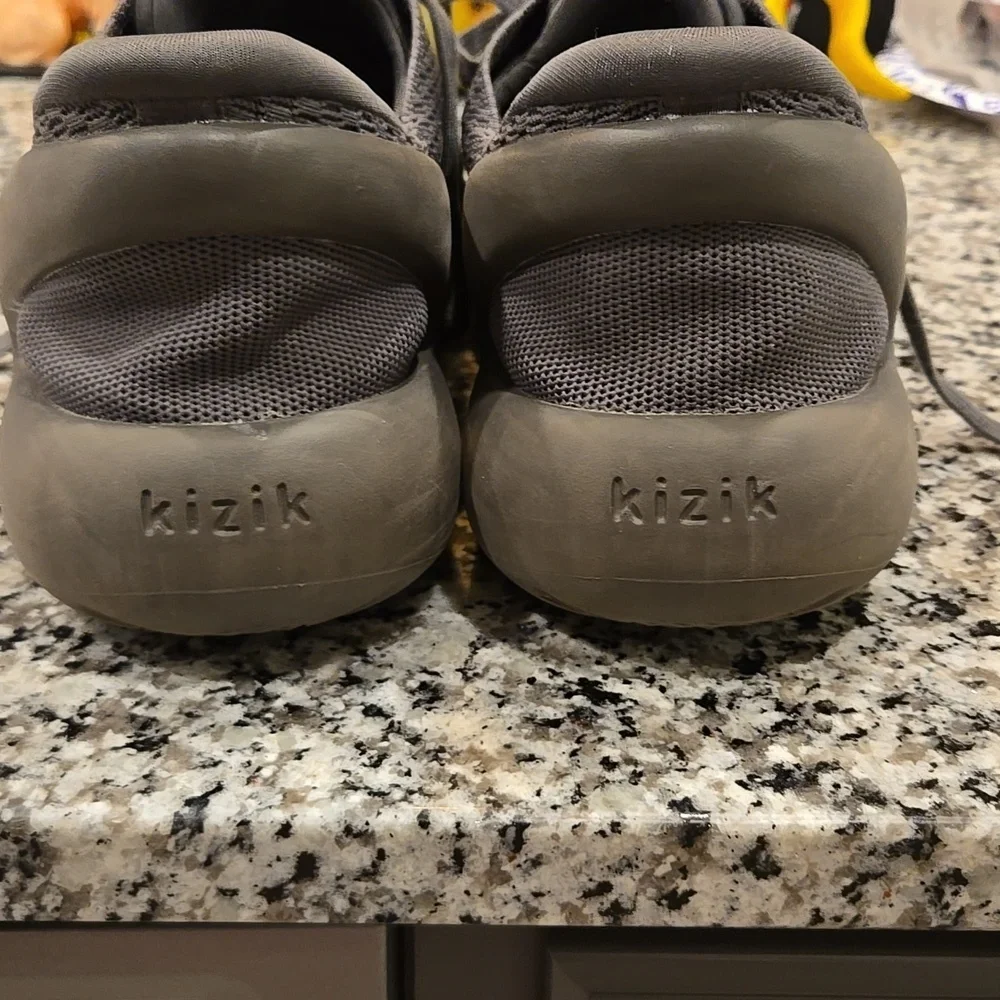 KIZIK ROAMER HANDS FREE SLIP-ON SNEAKER IN GRAPHITE. SIZE M 11.5 W 13...